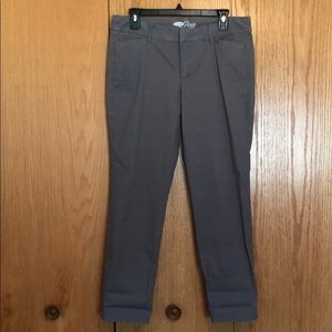 Size 8 Old Navy ankle length dress pants.